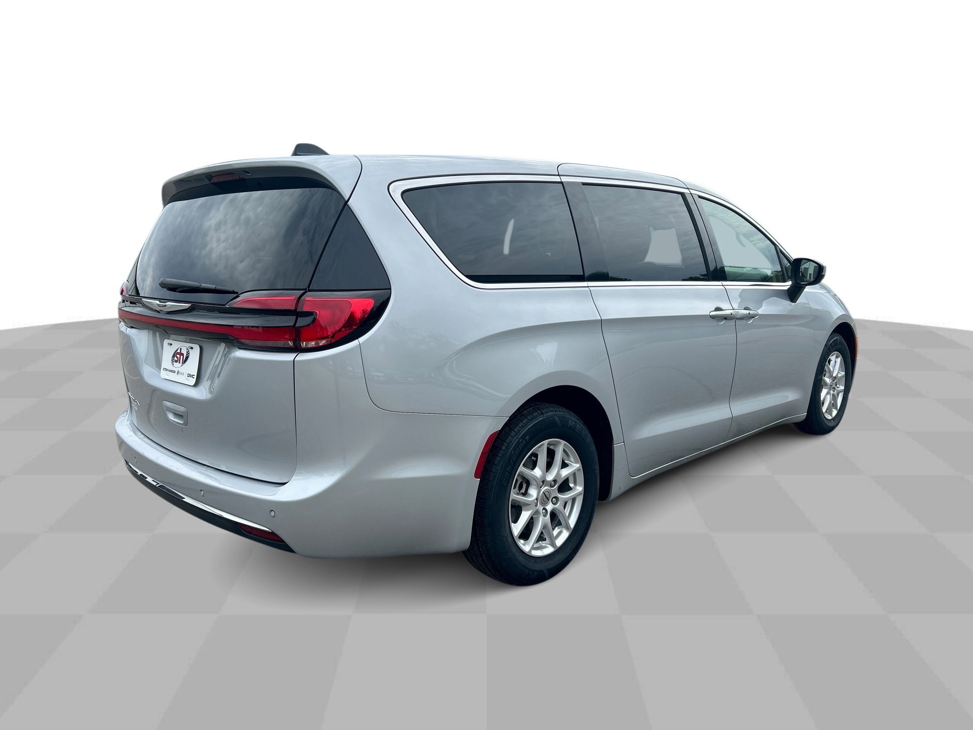 Used 2023 Silver Mist Clearcoat Chrysler Touring L image 8