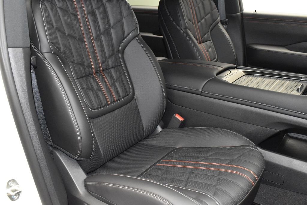 New 2026 Aspen White TriCoat / Super Black Two-tone Nissan PRO-4X® image 26
