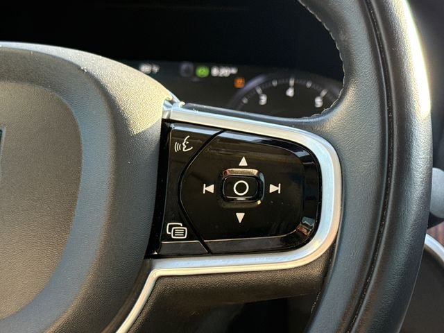 Used 2021  Volvo T5 Momentum image 27