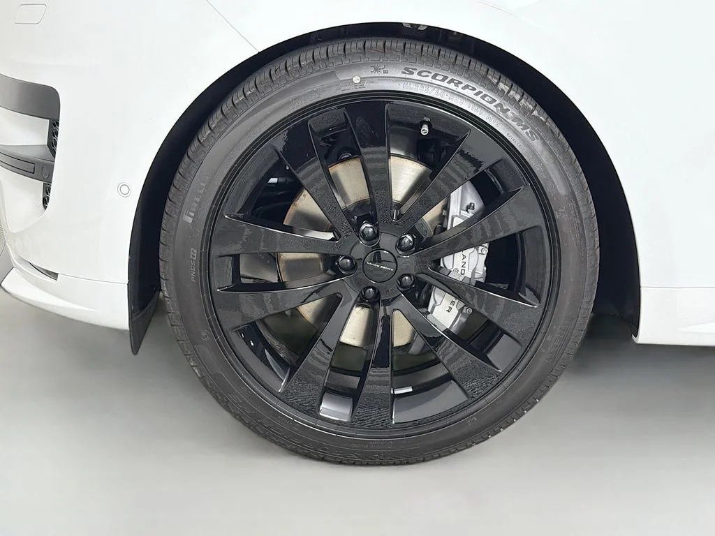 New 2026 Fuji White Land Rover Dynamic SE image 33