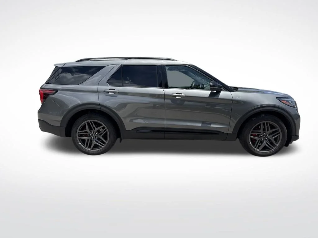 Certified Used 2026 Gray Metallic Ford ST-Line image 4
