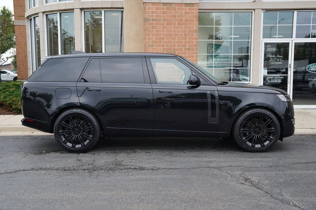 New 2026 Santorini Black Land Rover SE image 7