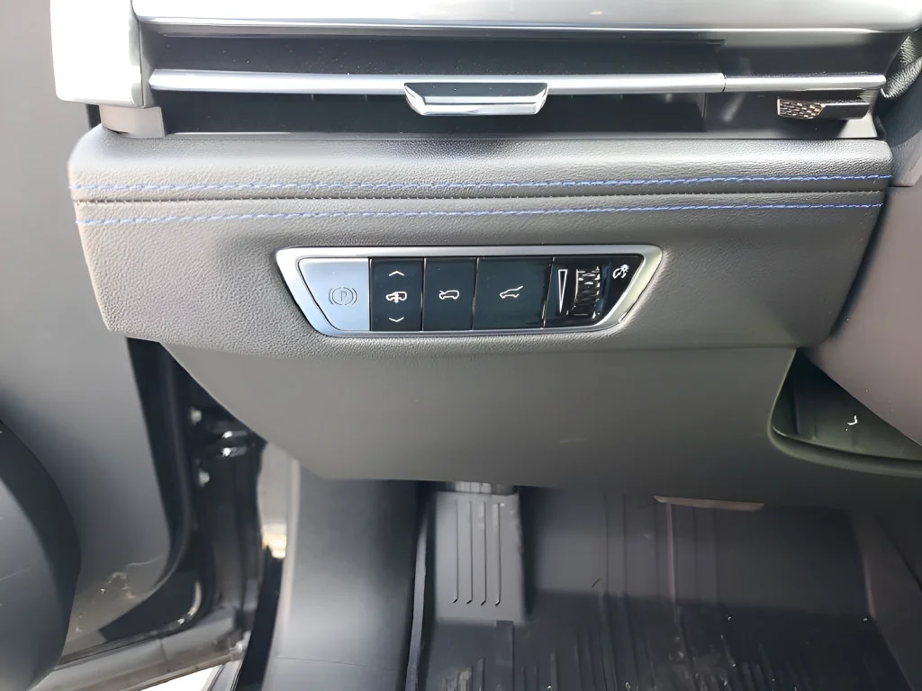 2026 Cadillac Escalade IQL Luxury - Photo 38