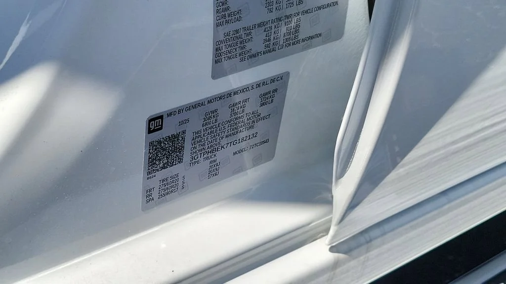 New 2026 Summit White GMC SLE image 28
