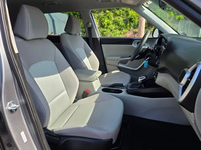 Used 2025 Silver Kia  image 21