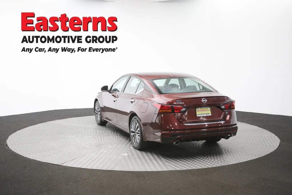 Used 2023 Red Nissan 2.5 SV image 69