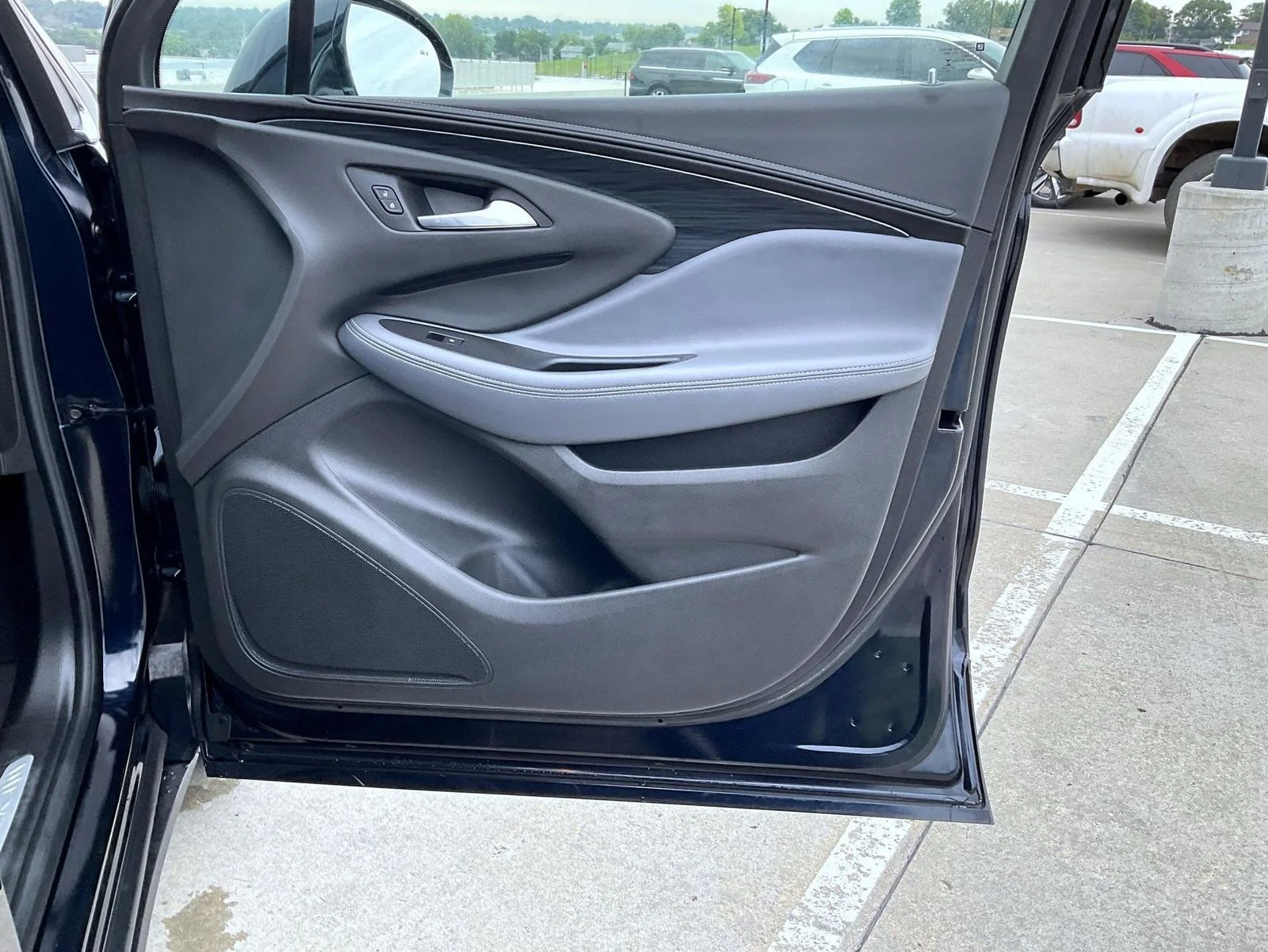 Used 2020 Blue Buick Essence image 17