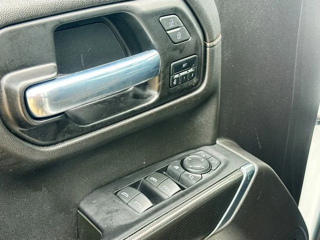 Used 2021 White GMC AT4 image 18