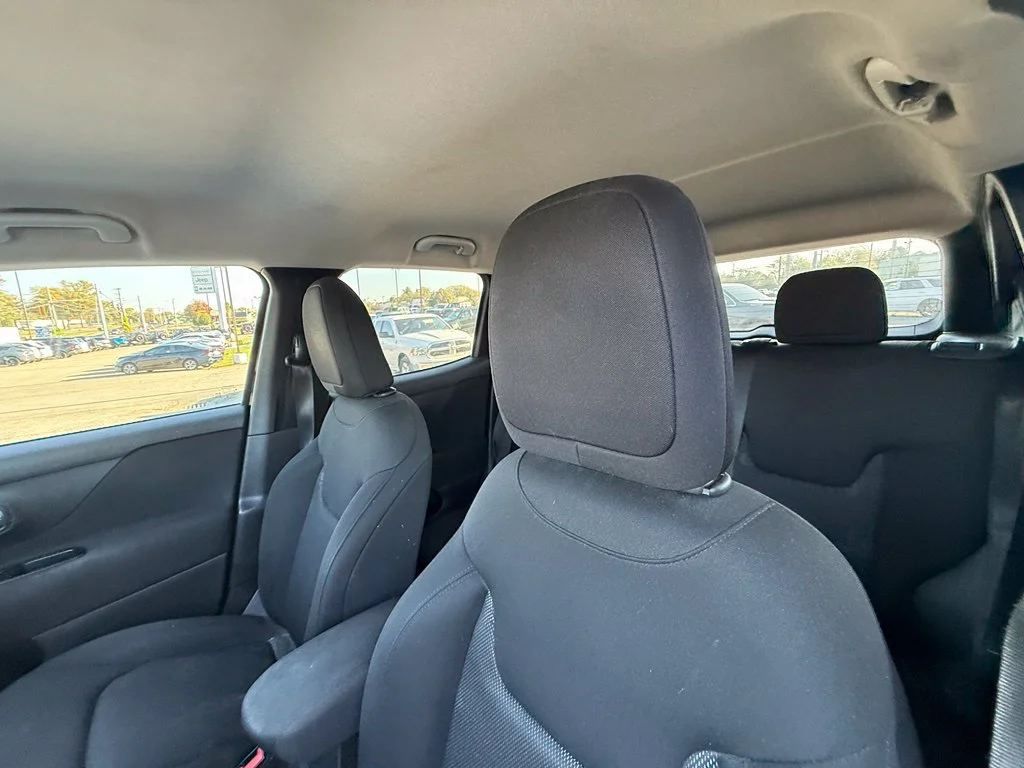 Used 2017 Black Jeep Latitude image 13
