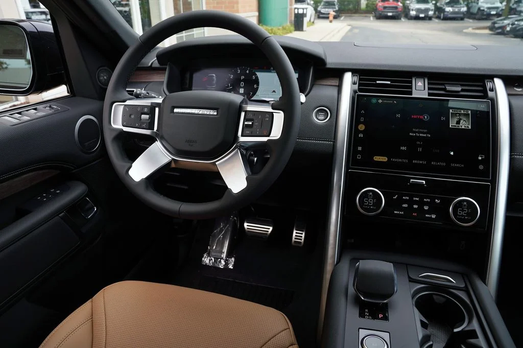 New 2026 Santorini Black Land Rover Dynamic SE image 15