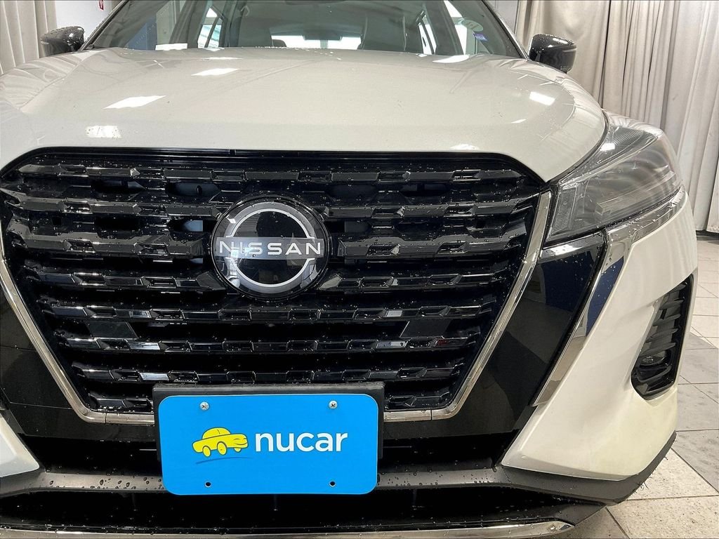Used 2023 White Nissan SR image 31