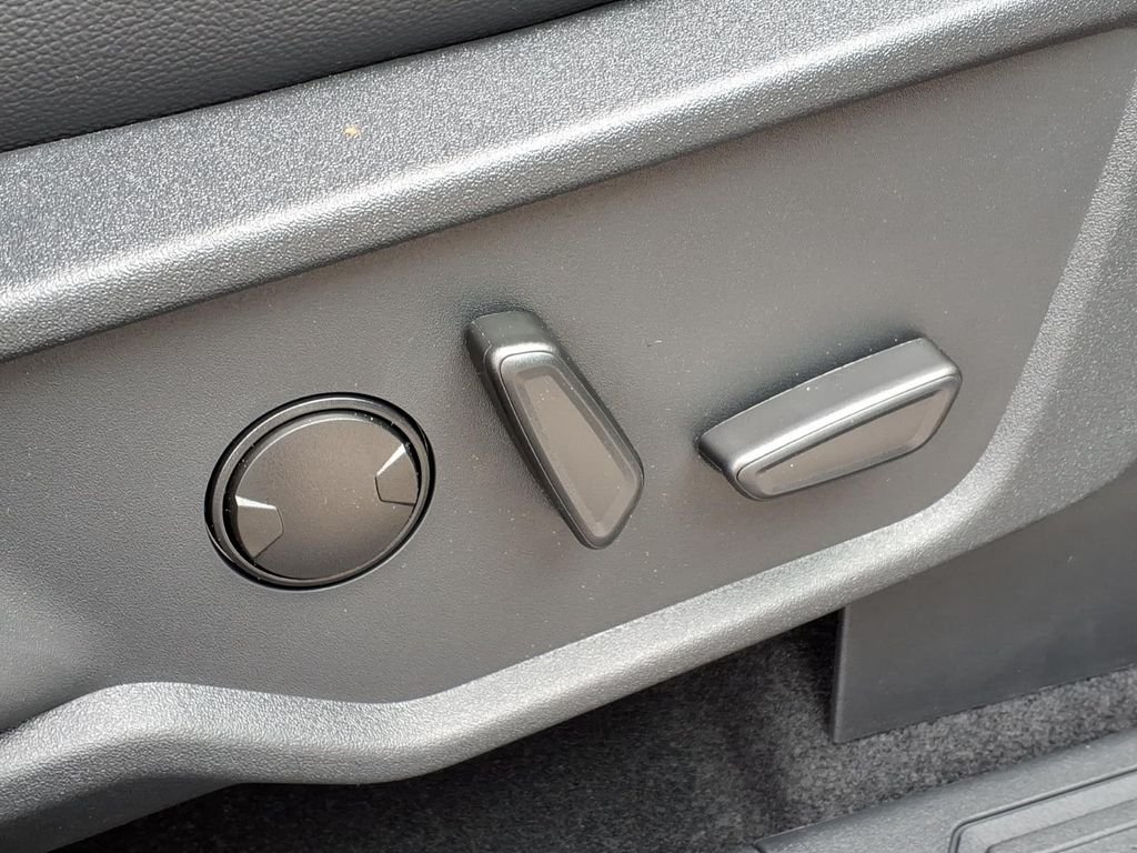 New 2026 Avalanche Gray Ford Outer Banks® image 10
