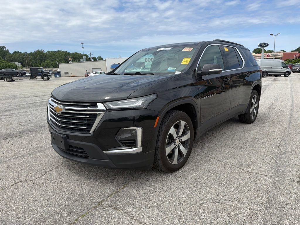 Used 2022 Chevrolet Traverse 3LT with VIN 1GNEVHKW6NJ108929 for sale in Kansas City