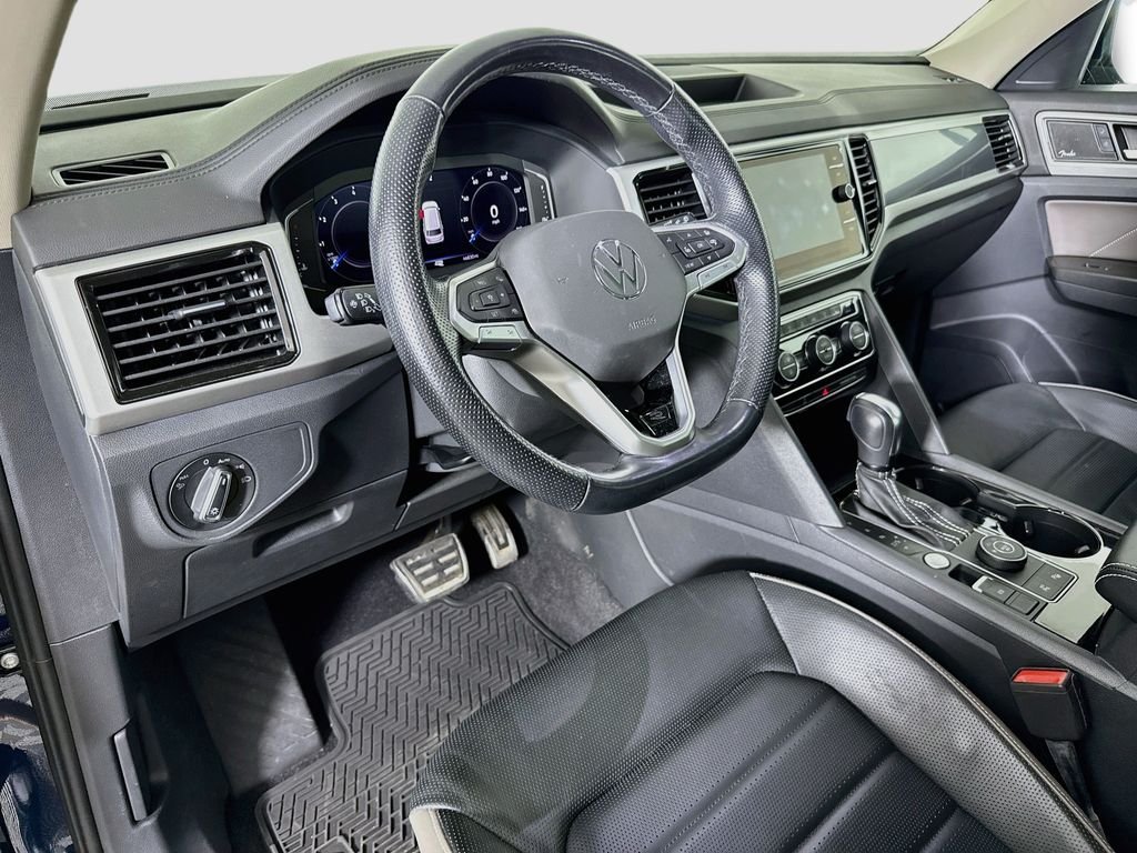Used 2022  Volkswagen 3.6L V6 SEL Premium R-Line image 9