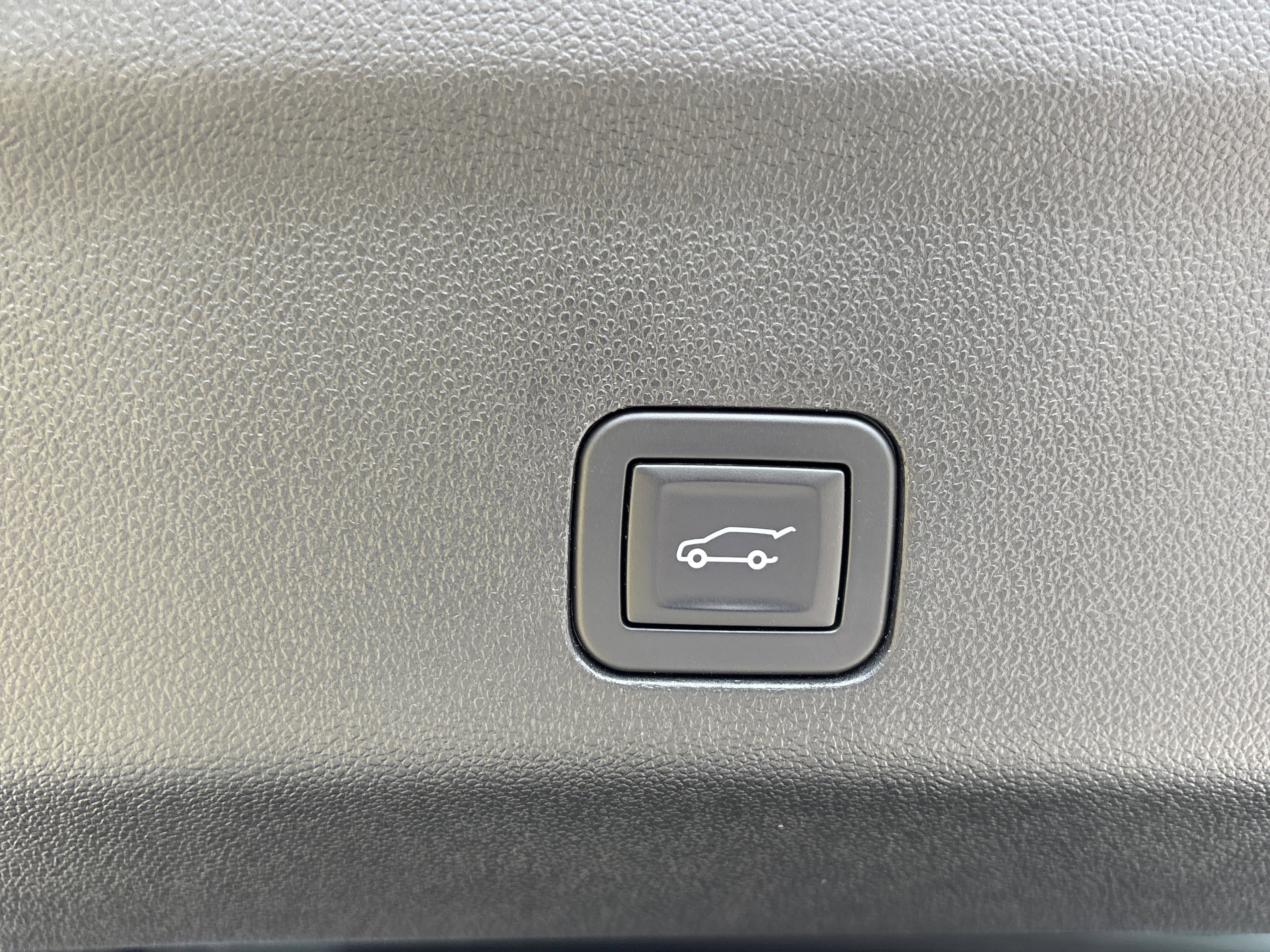 Used 2025 Summit White GMC Denali image 9