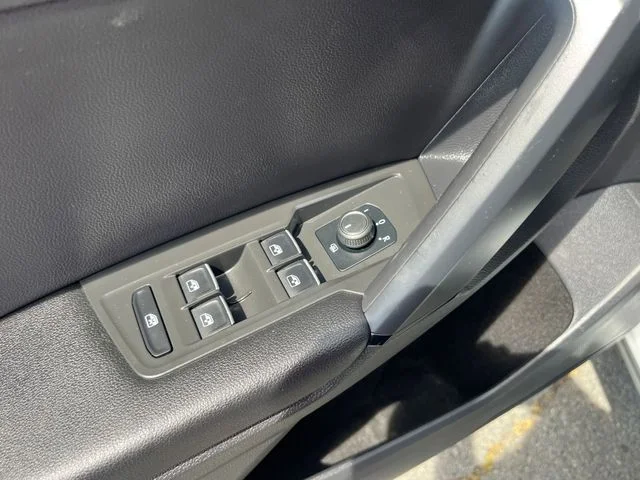 Used 2019 White Volkswagen 2.0T SE image 13