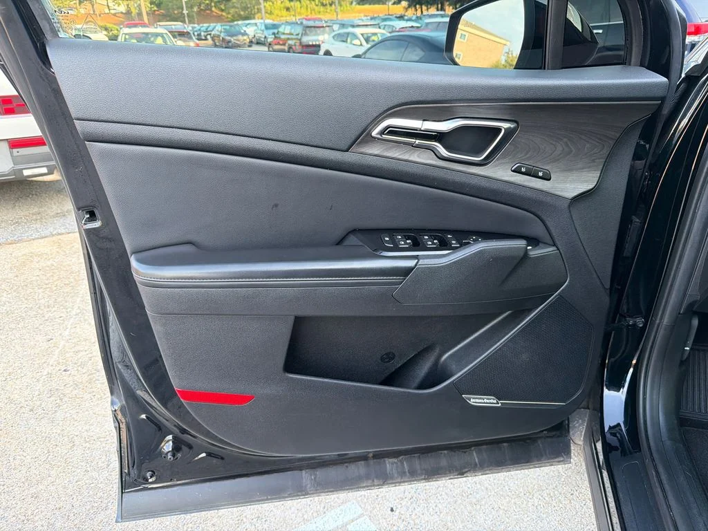 Used 2023 Black Kia X-Pro Prestige image 10