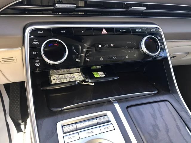 Used 2023 Black Genesis 2.5T image 19