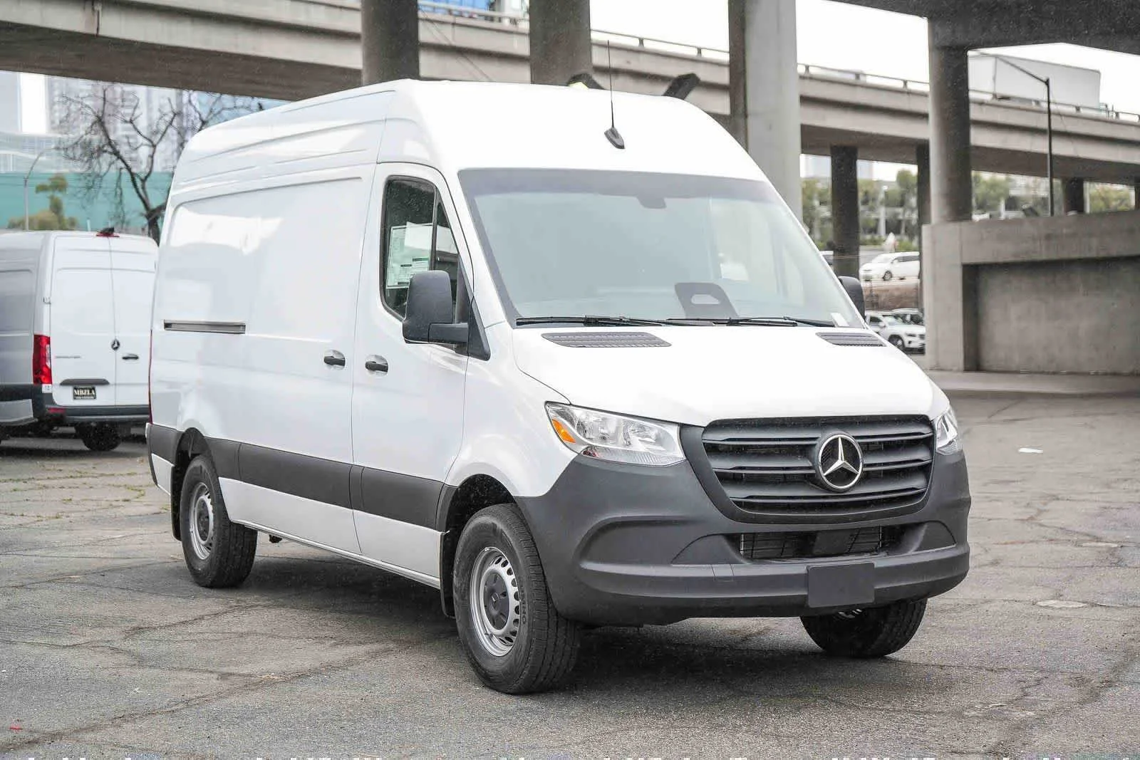 New 2026 Arctic White Mercedes-Benz Cargo 144WB High Roof RWD 2.0L I4 Diesel Turbo SO image 3