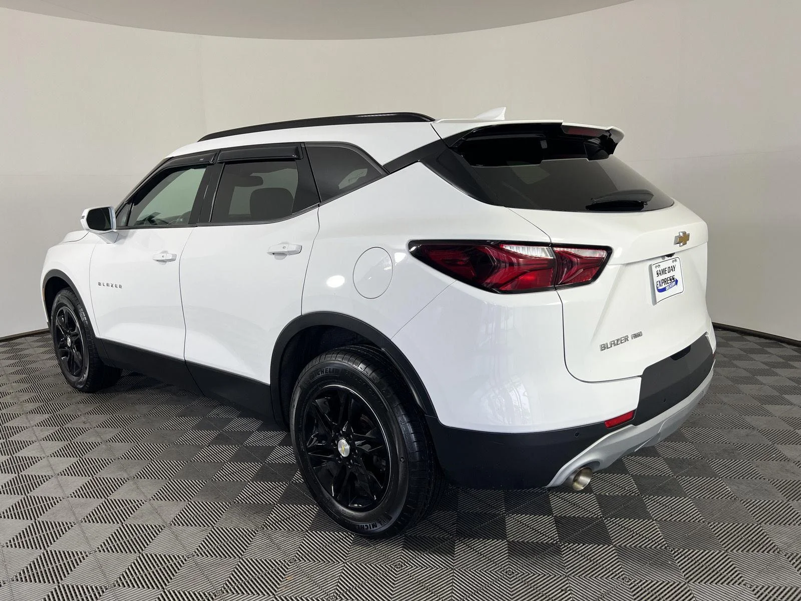 Used 2020 SUMMIT WHITE Chevrolet LT image 27