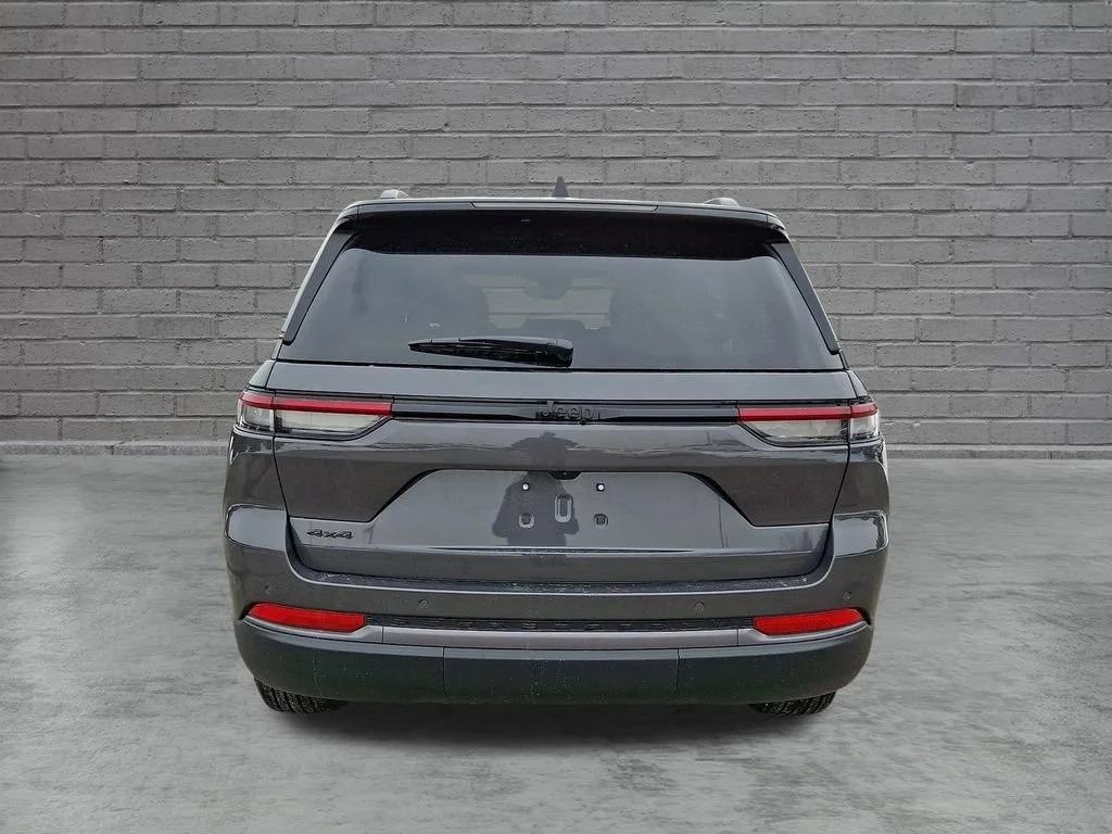 New 2026 Baltic Gray Metallic Clearcoat Jeep Laredo Altitude image 7