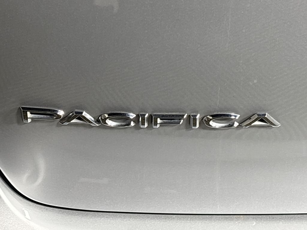 Used 2024 Silver Chrysler Touring L image 22