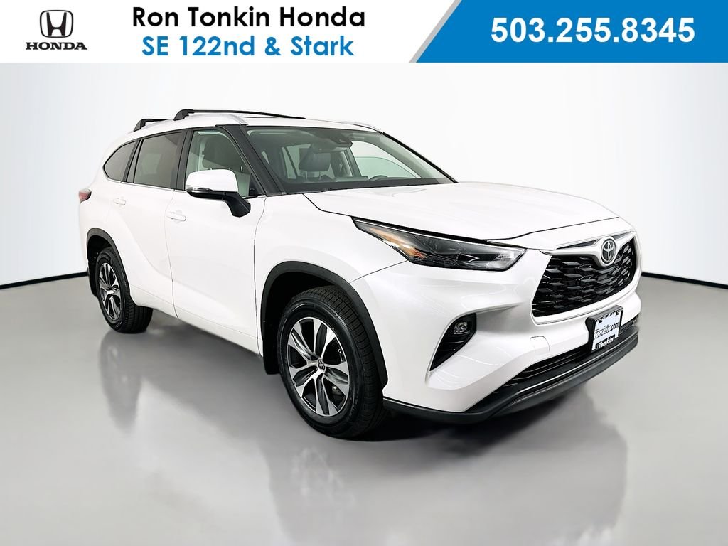 Used 2023 Pearl Toyota XLE image 1