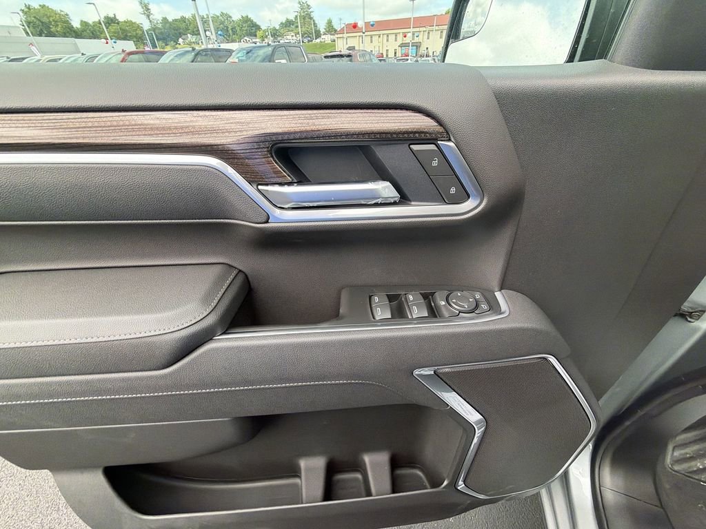 New 2026 Sterling Gray Metallic Chevrolet LT (2FL) image 19