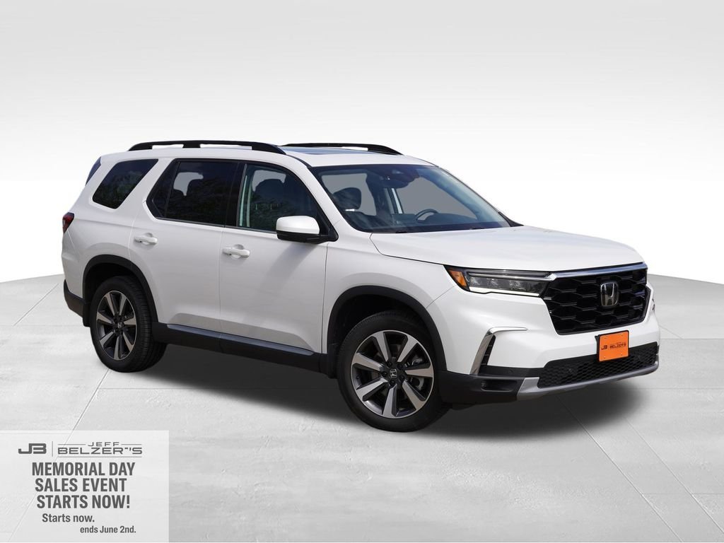 2023 Honda Pilot Touring AWD's photo