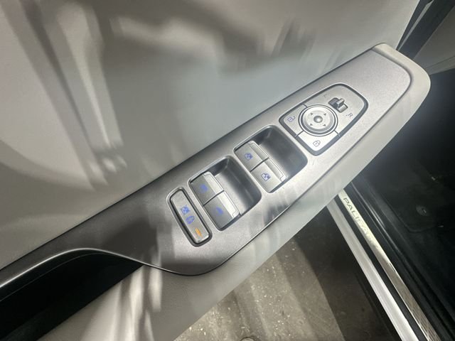 Used 2023 White Hyundai Limited image 19
