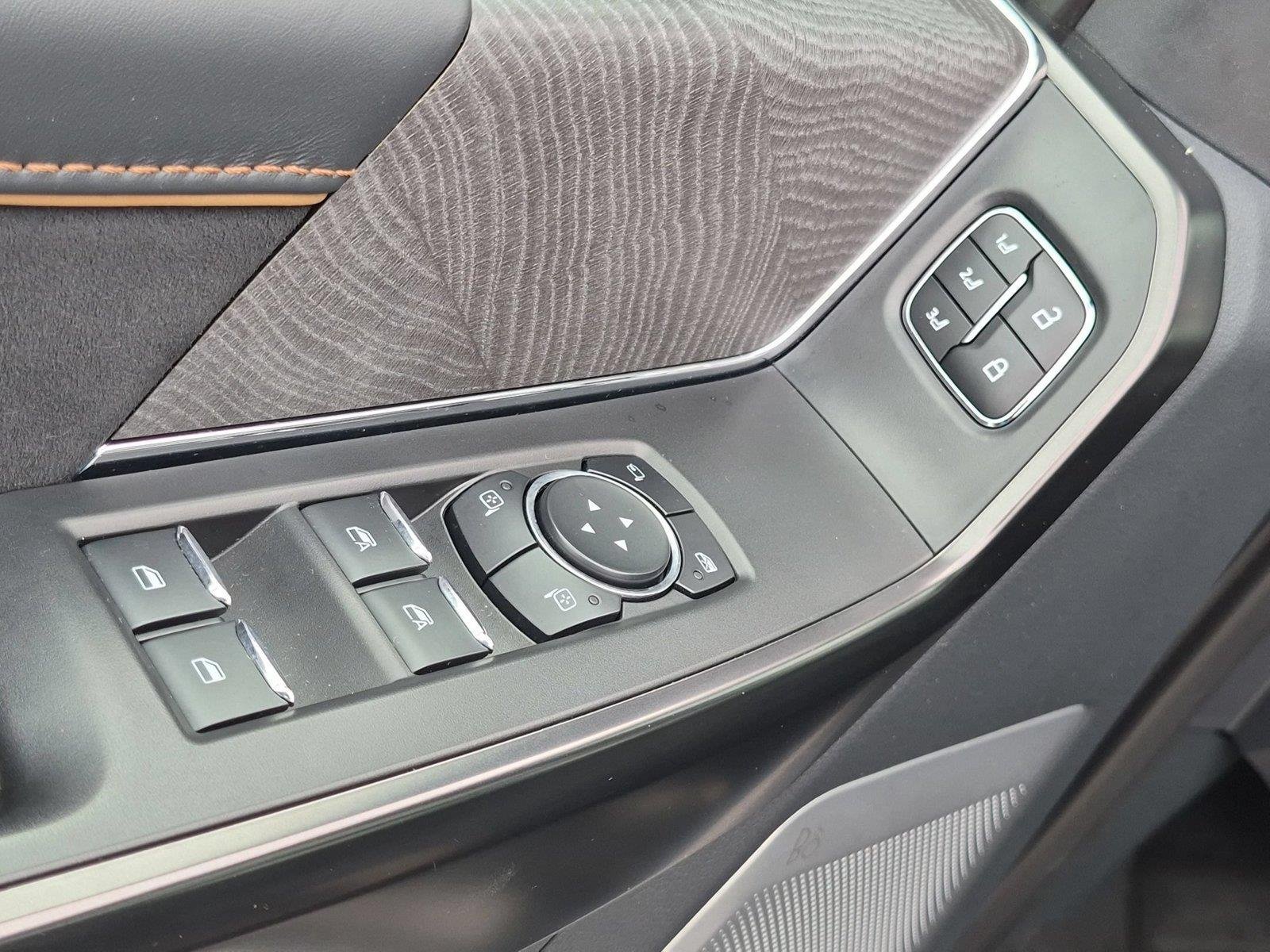 Used 2023 Star White Metallic Tri-Coat Ford Platinum image 15