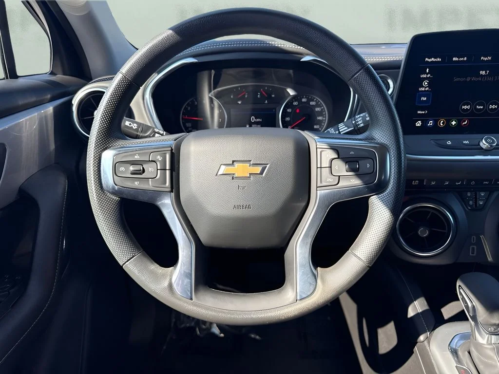 Used 2025 White Chevrolet LT image 12