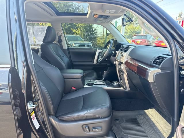Used 2017 Midnight Black Metallic Toyota SR5 image 9