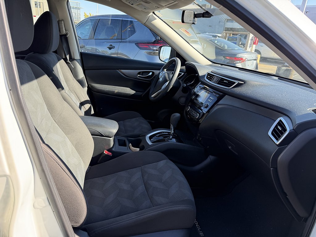Used 2016 Pearl White Nissan SV image 35