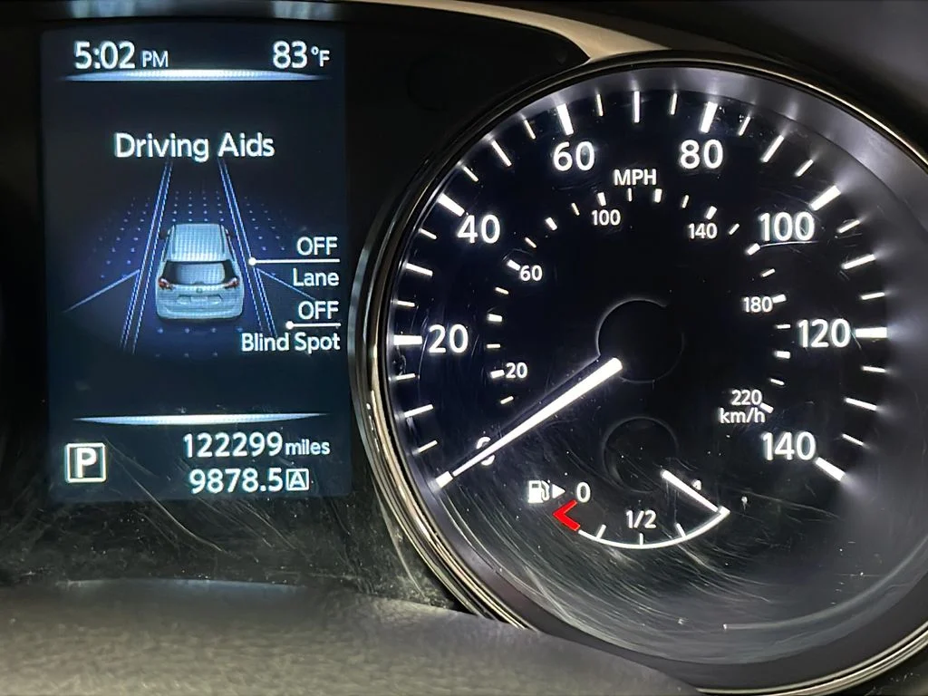 Used 2015 Silver Nissan SV image 23