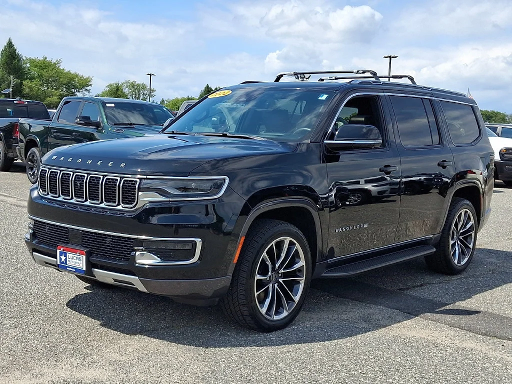 Used 2022 Diamond Black Crystal Pearlcoat Jeep Series II image 6