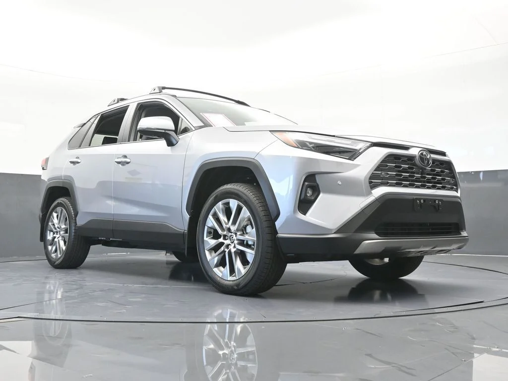 Used 2025 Silver Sky Metallic Toyota Limited image 70