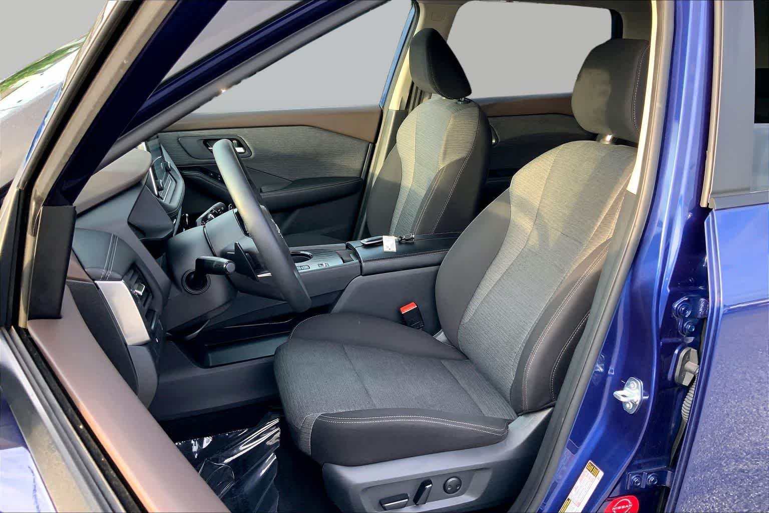 Used 2023 Caspian Blue Metallic Nissan SV image 8