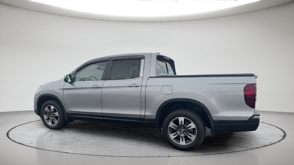 Used 2019 Silver Honda RTL-T image 10