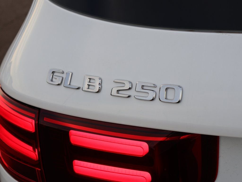 New 2026 Polar White Mercedes-Benz GLB 250 image 8