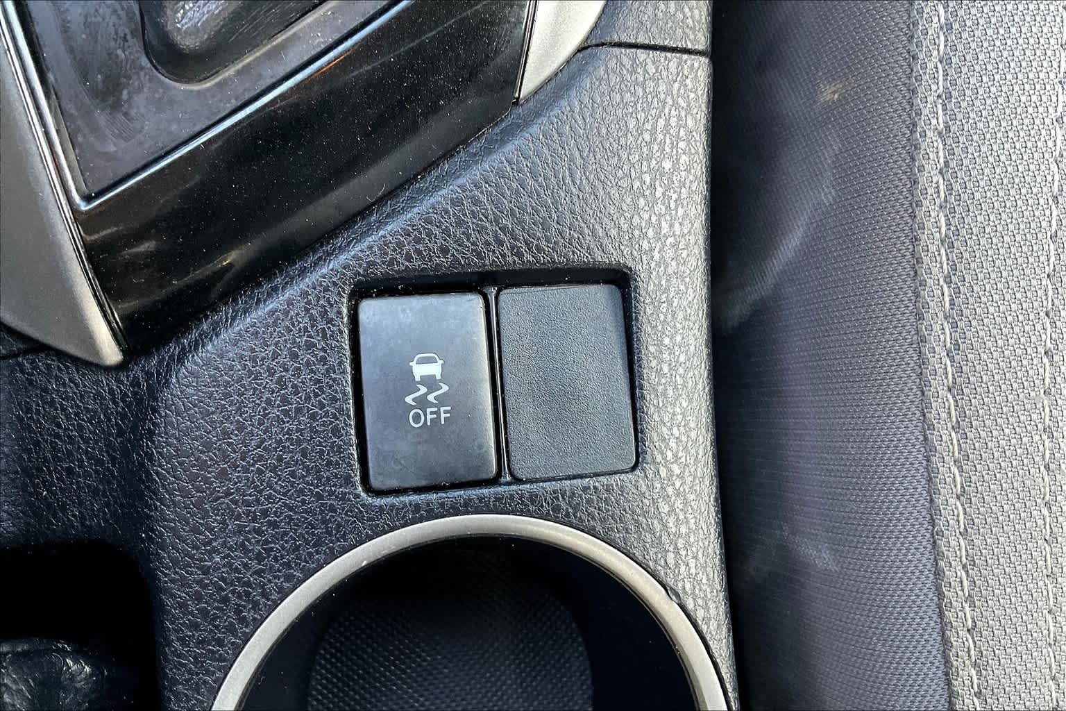 Used 2015 4Evergreen Mica Toyota LE image 31