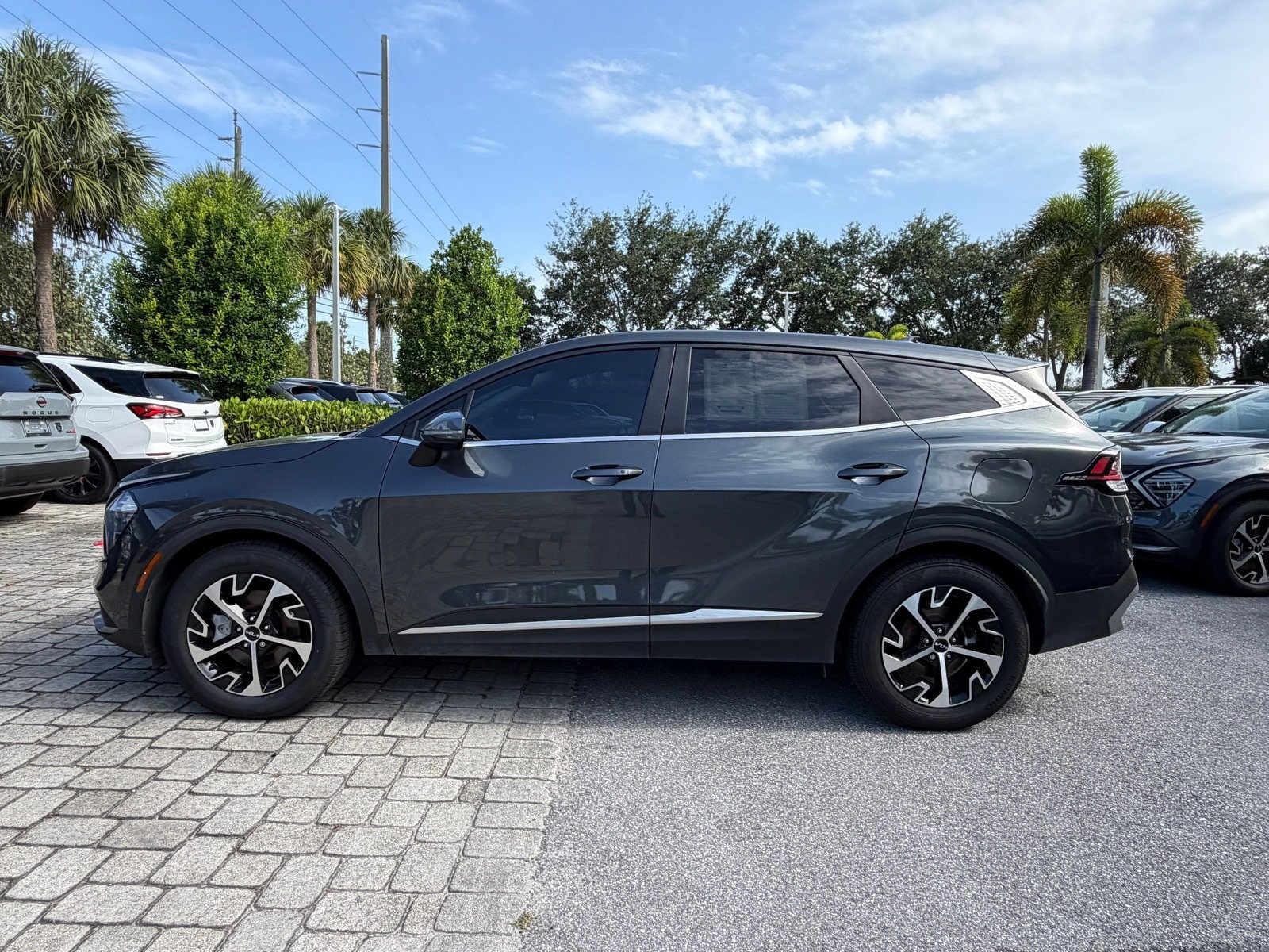 Used 2023 Gravity Gray Kia EX image 4