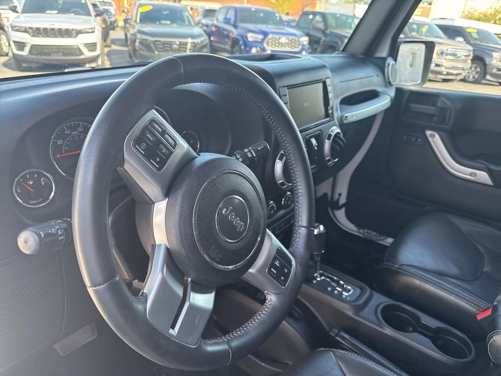Used 2016 White Jeep Unlimited Rubicon image 14