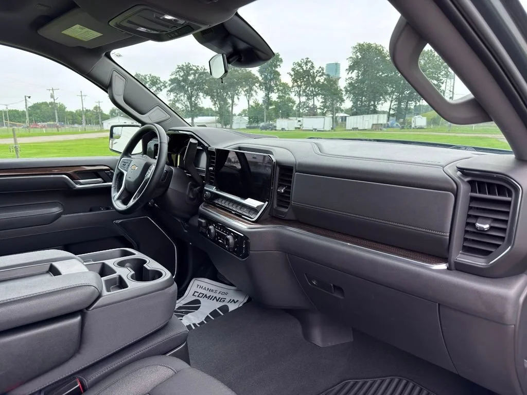 Used 2025 Cypress Gray Chevrolet LT image 33