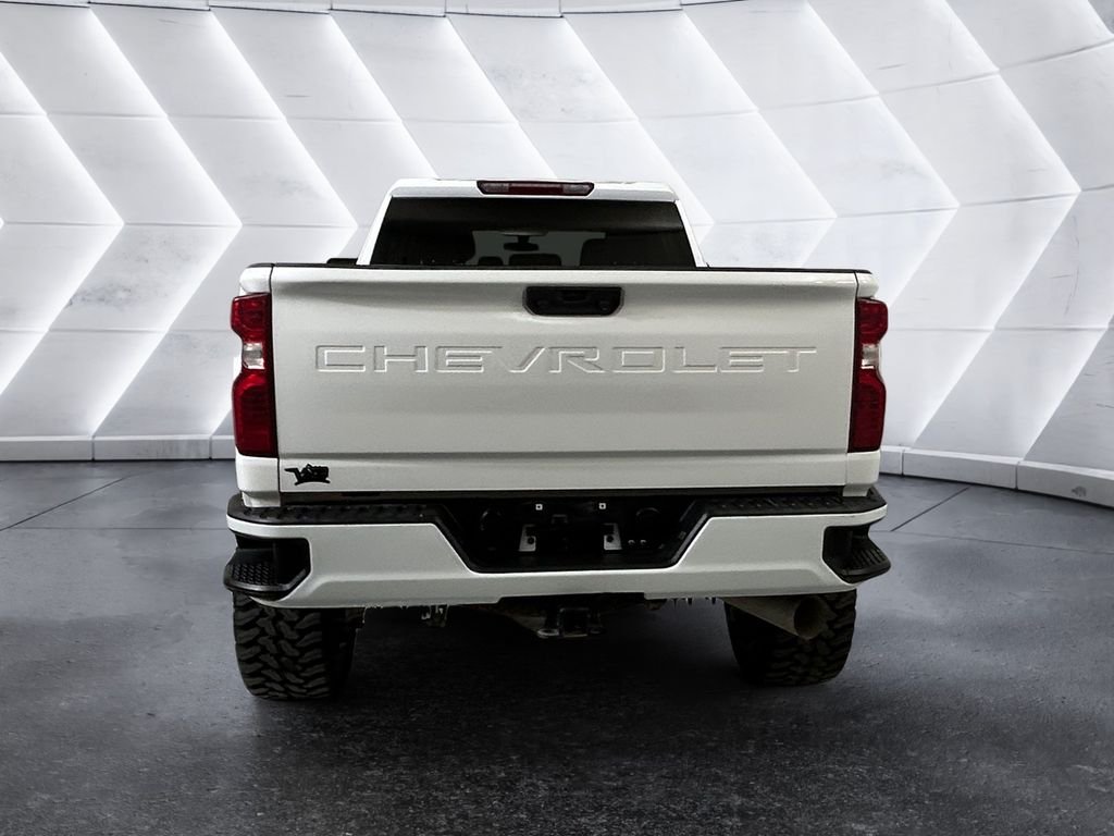 Used 2022 White Chevrolet LT image 5