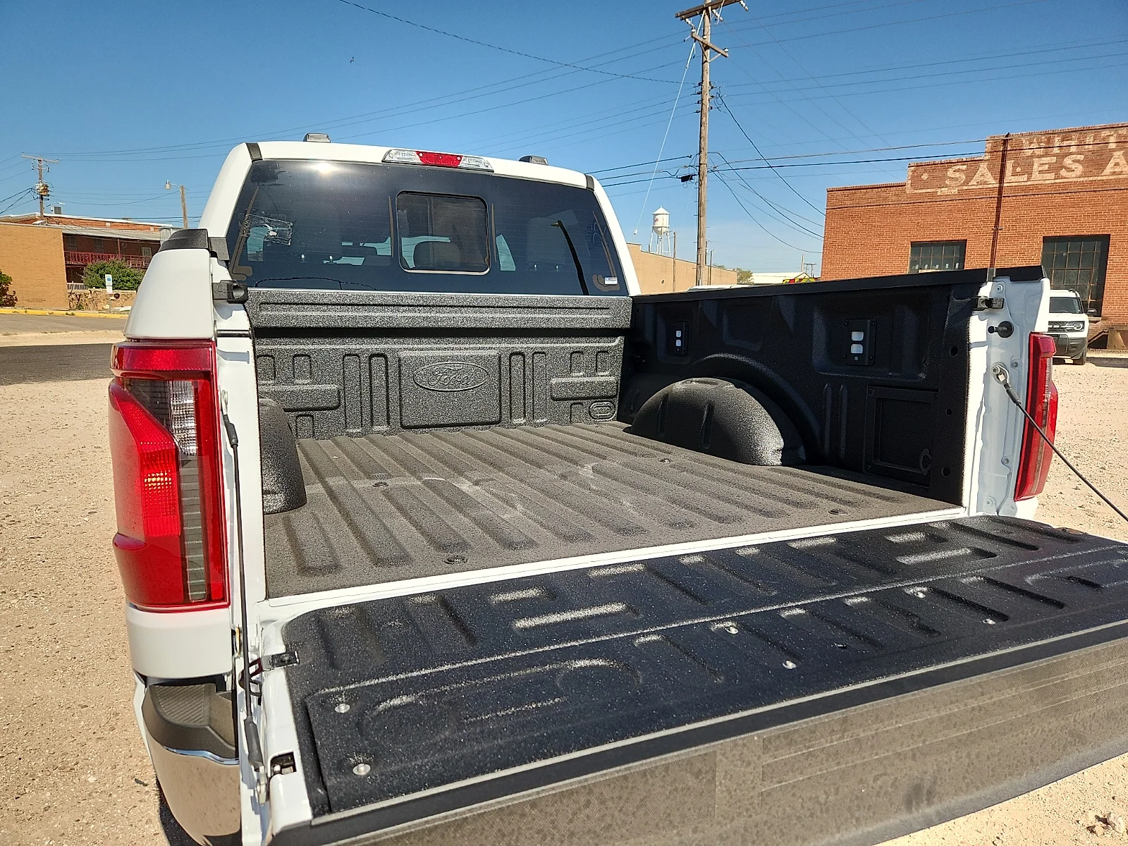 New 2026 Oxford White Ford XLT image 12