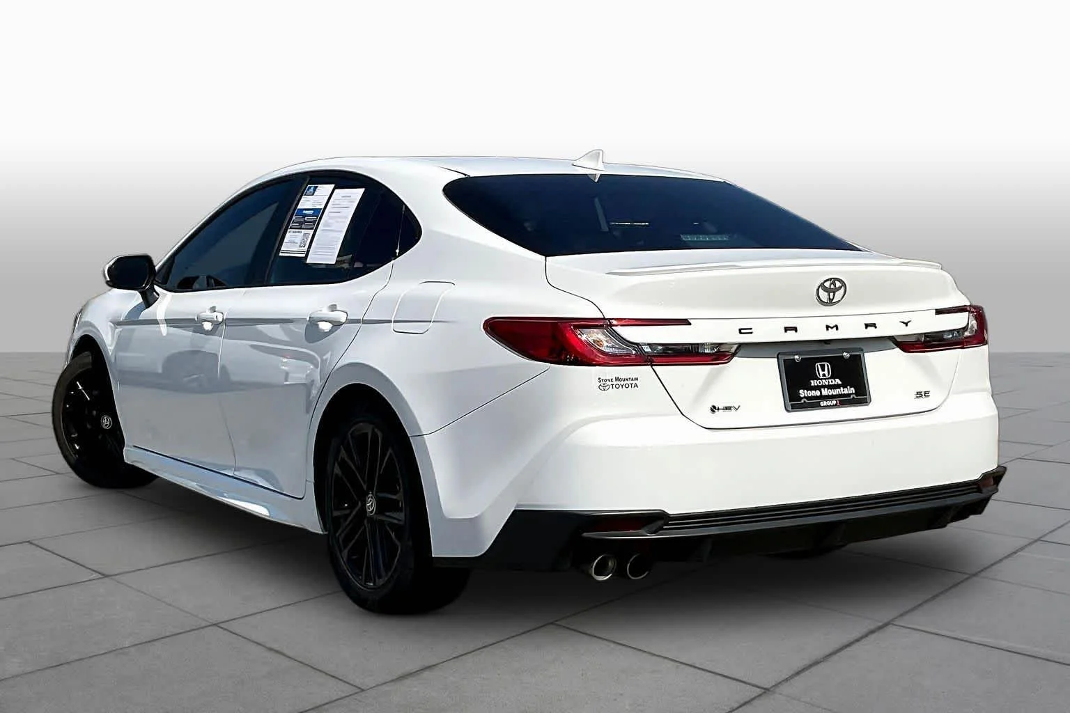 Used 2025 Ice Cap Toyota SE image 12