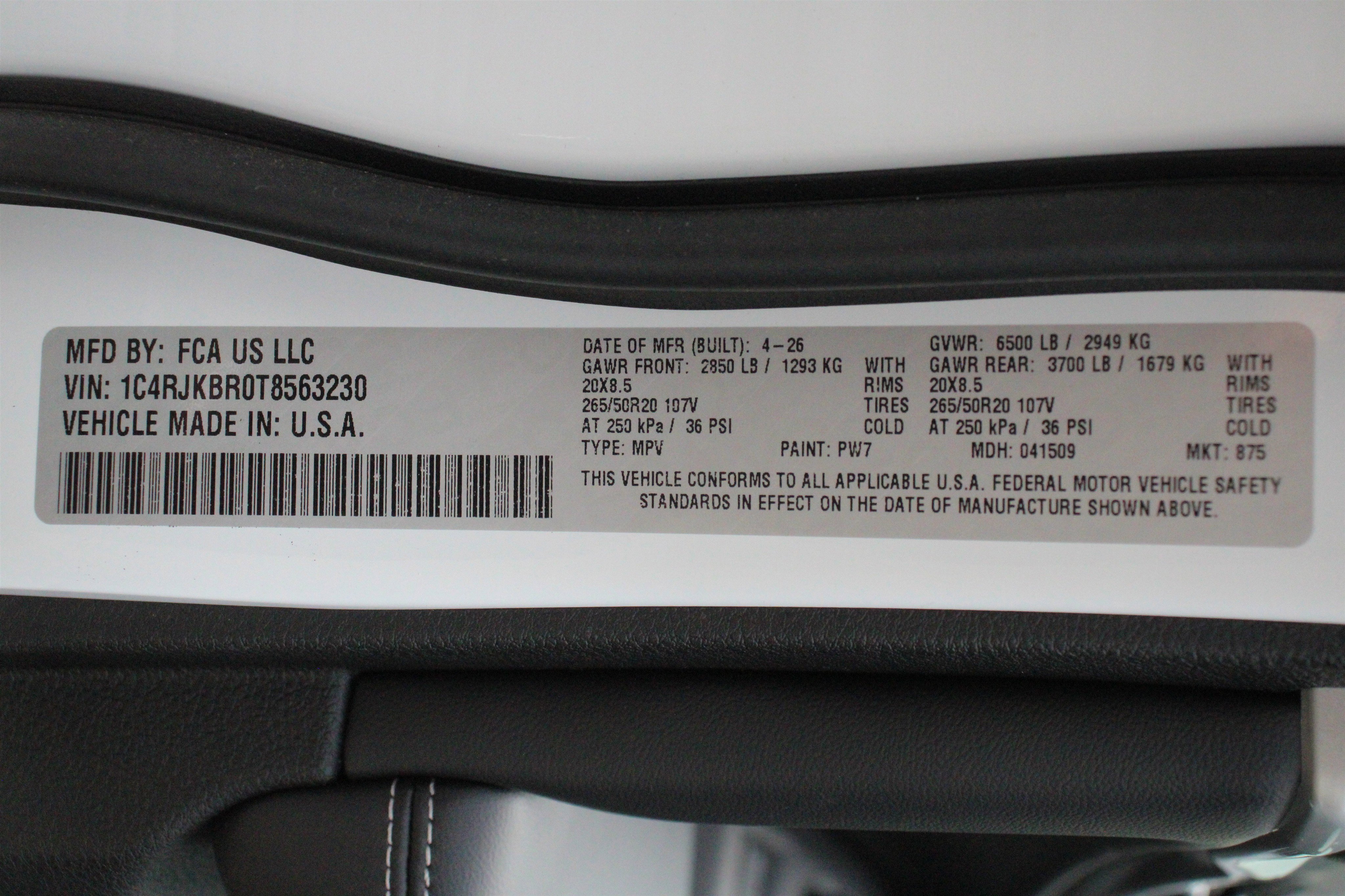 New 2026 Bright White Clear-Coat Exterior Paint Jeep Limited image 46