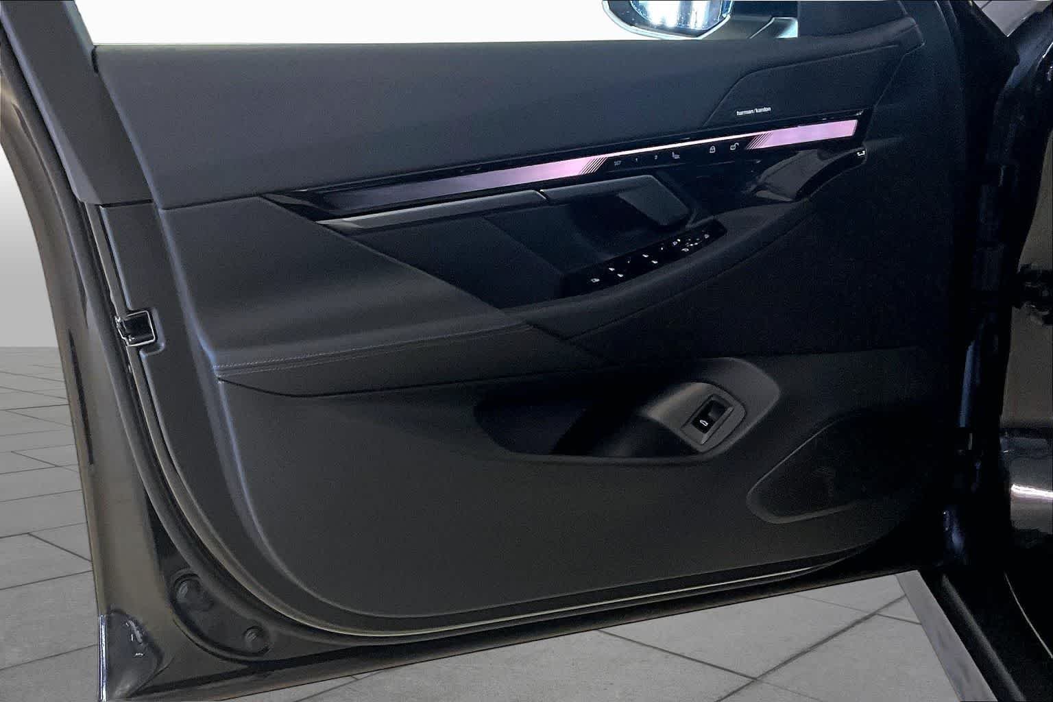 New 2027 Black Sapphire Metallic BMW eDrive40 image 10