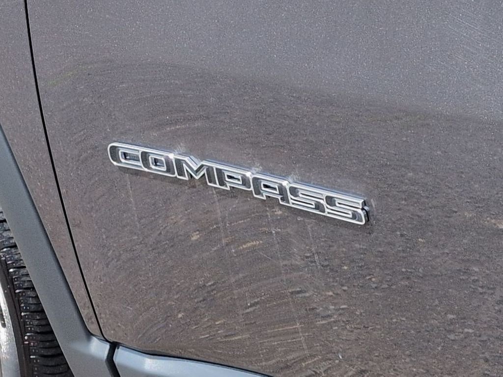 Used 2023 Granite Crystal Metallic Clearcoat Jeep Limited image 28